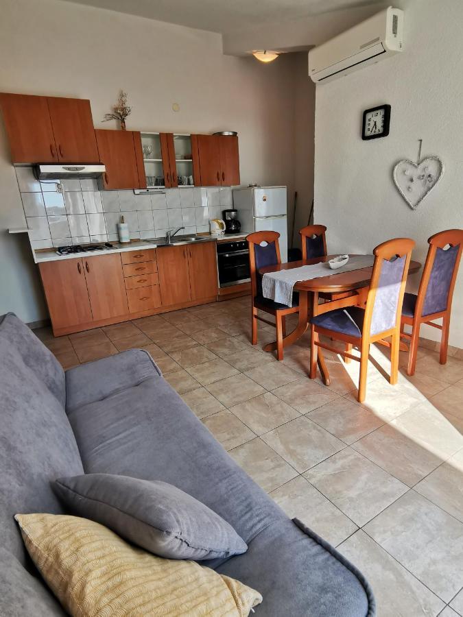 Apartment Hramina *